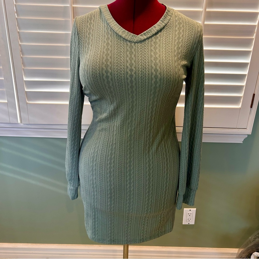 Green Ribbed Cable V-Neck Long Sleeve Dress Women’s Large